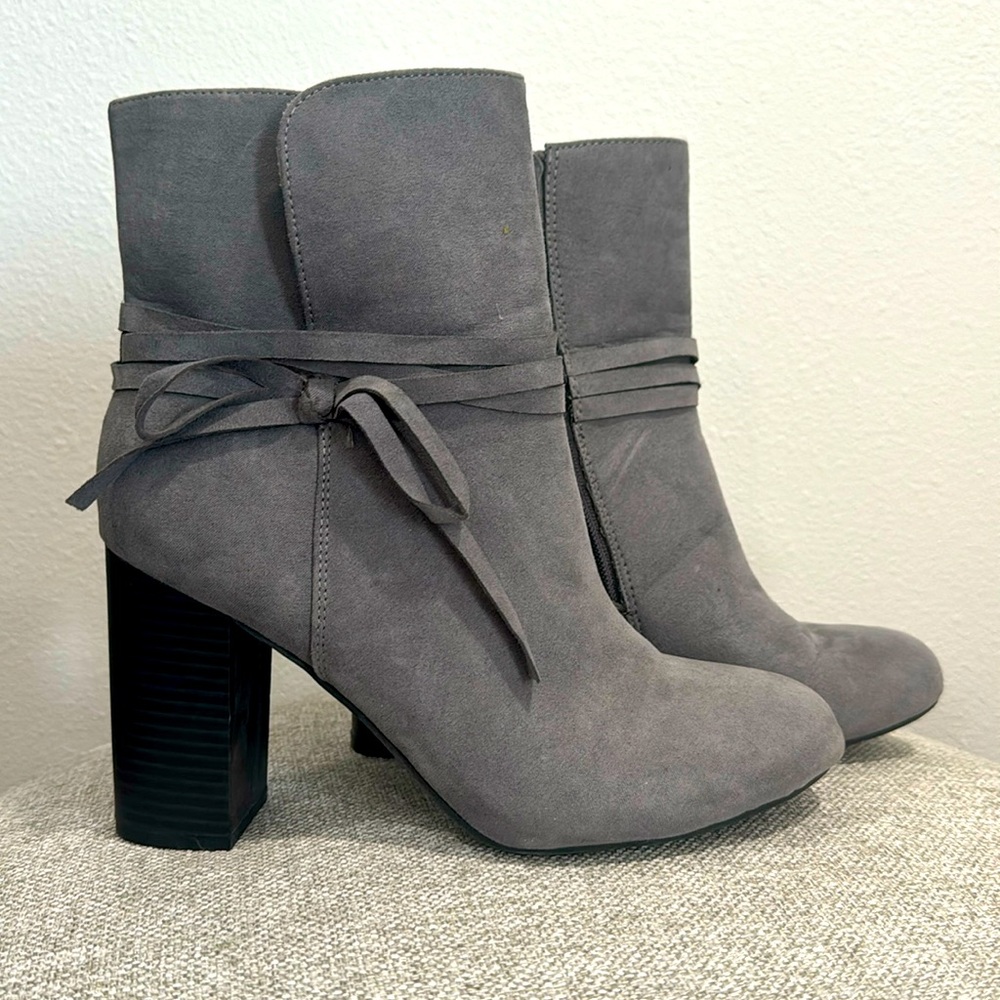 Women’s heeled booties